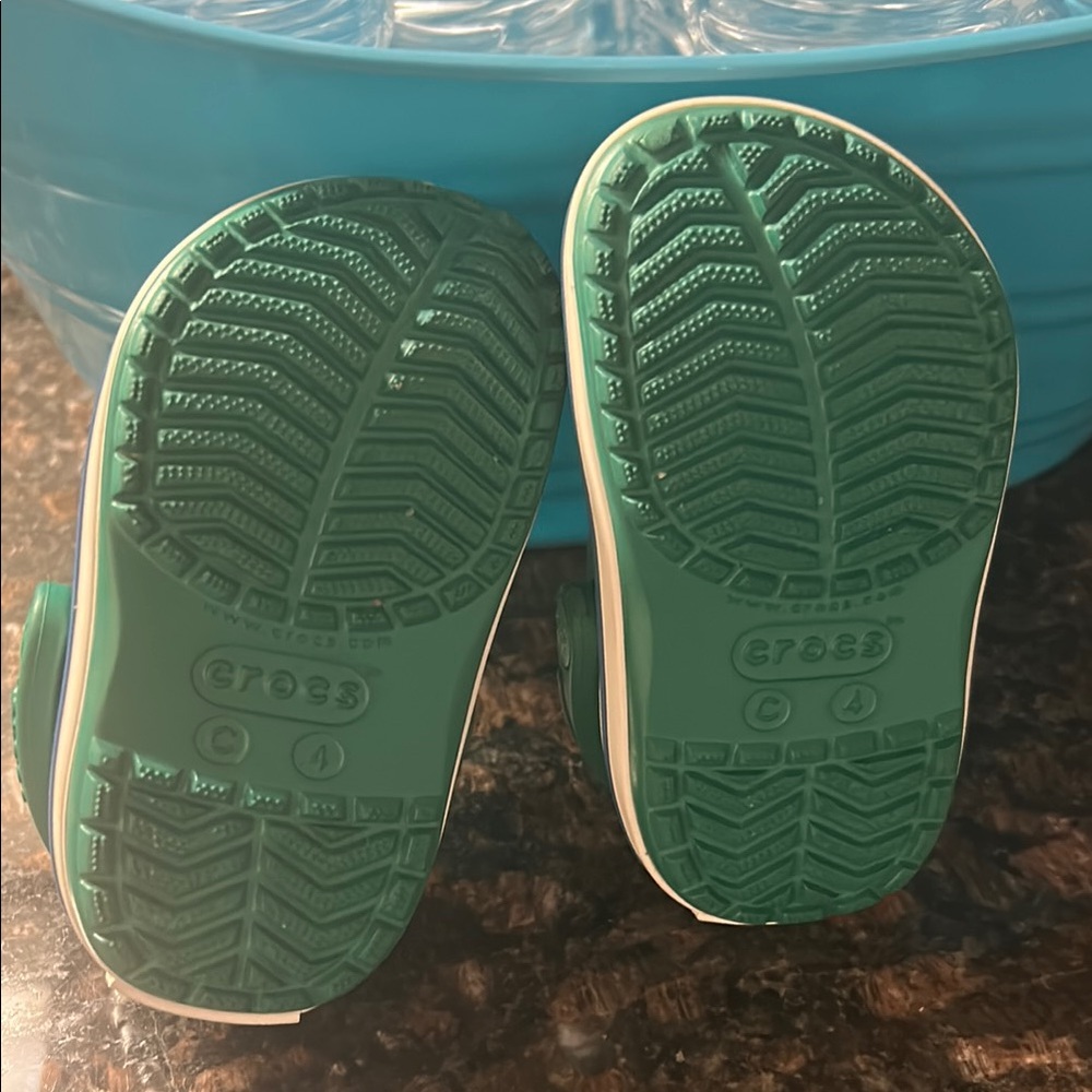 CROCS Green Sandals with Signature Perforated Design - Picture 3 of 4
